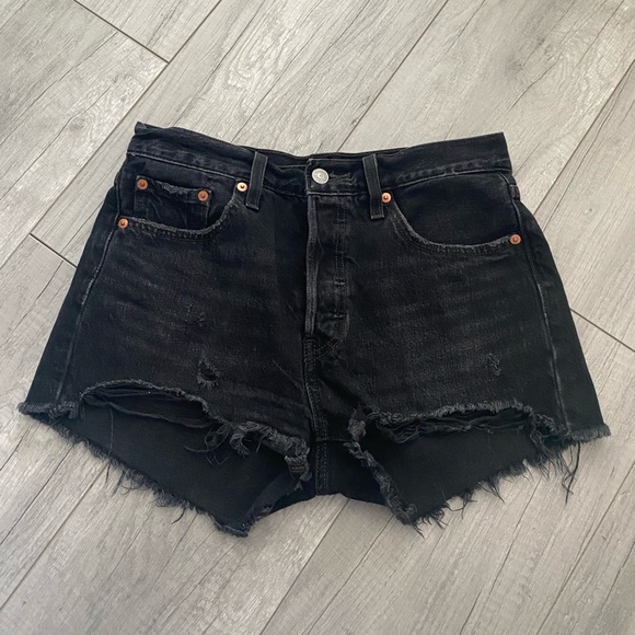Levis Premium Black Denim Shorts - Picture 1 of 10